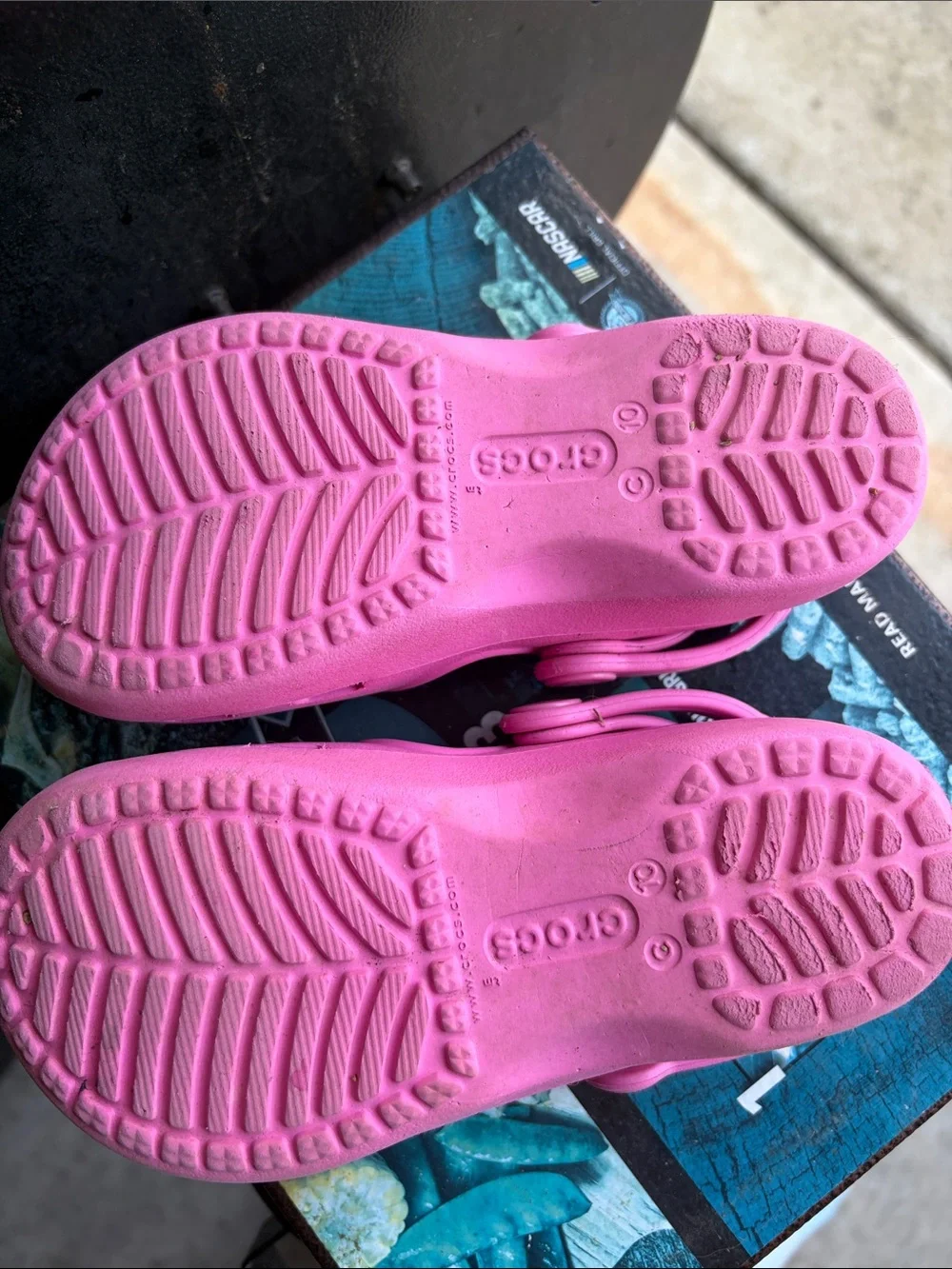 CROCS vibrant pink